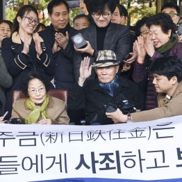 判決後の原告ら（Ｃ）共同通信社