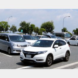 マイカーを持つコストは年間６０万円（Ｃ）日刊ゲンダイ