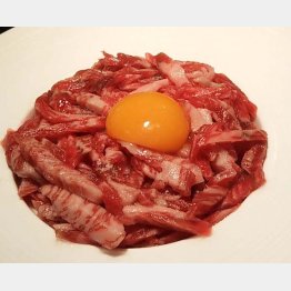 タレを使わない「塩ユッケ」（Ｃ）日刊ゲンダイ