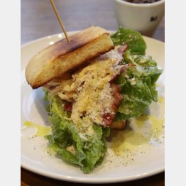 チキンシーザーサンド（Ｃ）日刊ゲンダイ