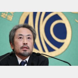 帰国後、会見する安田純平さん（Ｃ）日刊ゲンダイ