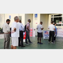 米中間選挙、６日のフロリダ州投票風景（Ｃ）ロイター＝共同