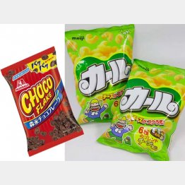 森永の「森永チョコフレーク」（左）と明治の「カール」／（Ｃ）日刊ゲンダイ