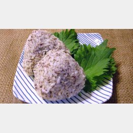 カギは水と玄米などの「低GI食」／（Ｃ）日刊ゲンダイ