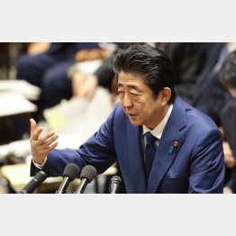 26日、衆院予算委で答弁する安倍首相（Ｃ）日刊ゲンダイ