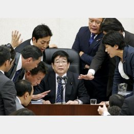 与党は耳を貸さず（Ｃ）日刊ゲンダイ