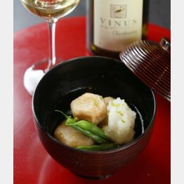 合う酒＝白ワイン（Ｃ）日刊ゲンダイ