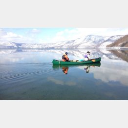 十和田湖の冬のカヌーツアー（提供写真）