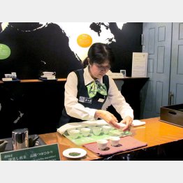 試飲コーナーもある（茶の都ミュージアム）／（Ｃ）日刊ゲンダイ