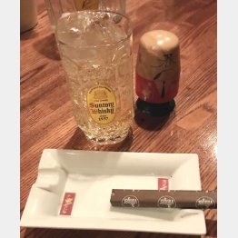 “お通し”で葉巻が出てきた（Ｃ）日刊ゲンダイ