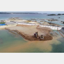 土砂が投入された辺野古の海（Ｃ）共同通信社