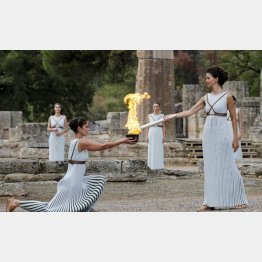 オリンピックの聖火はギリシャのオリンピアで採火、開催国への運ばれる（Ｃ）ロイター