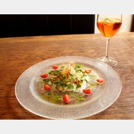 合う酒＝アペロール・スプリッツァ（Ｃ）日刊ゲンダイ