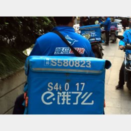 外地人がデリバリーを担ってきた（Ｃ）日刊ゲンダイ