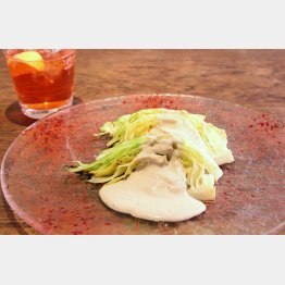 合う酒＝カンパリソーダ（Ｃ）日刊ゲンダイ