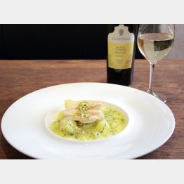 合う酒＝白ワイン（Ｃ）日刊ゲンダイ