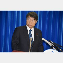 処分を発表した根本厚労相（Ｃ）日刊ゲンダイ