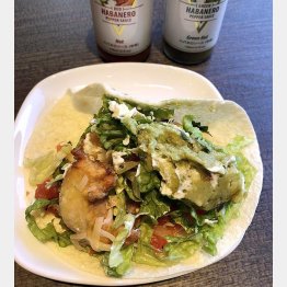 エビフライ入り進化系タコス（Ｃ）日刊ゲンダイ