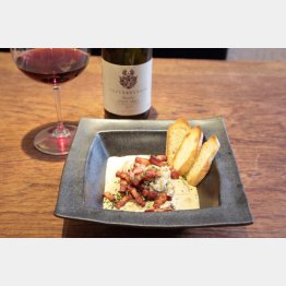 合う酒＝赤ワイン（Ｃ）日刊ゲンダイ