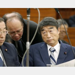 事務方に頼り切り（Ｃ）日刊ゲンダイ