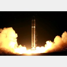 北朝鮮の新型大陸間弾道ミサイル（ICBM）の「火星１５」／（Ｃ）コリアメディア＝共同