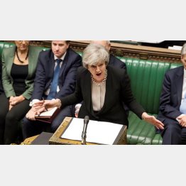 英議会下院で演説するメイ首相（Ｃ）ロイター