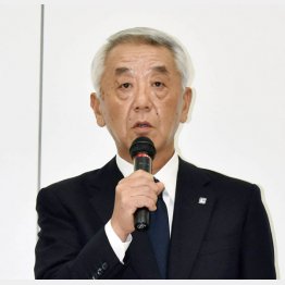 記者会見するレオパレス２１の深山英世社長（Ｃ）共同通信社