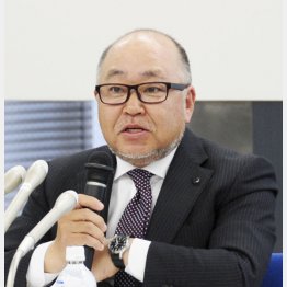 群馬製作所の停止が足を引っ張った（７日に会見した岡田ＳＵＢＡＲＵ専務）（Ｃ）共同通信社