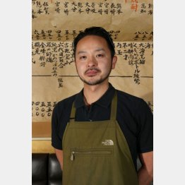 「赤坂まるしげ」の与那覇朝雄さん／（Ｃ）日刊ゲンダイ