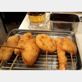 ５本セット（左から牛、豚、玉ネギ、レンコン、エビ）（Ｃ）日刊ゲンダイ