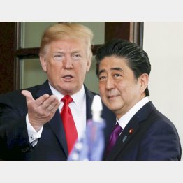やりたい放題のトランプ米大統領にへつらう安倍首相は危うい（Ｃ）ロイター＝共同