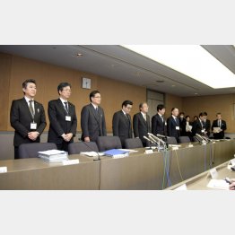 記者会見する野田市の鈴木有市長（左から４人目）ら（Ｃ）共同通信社