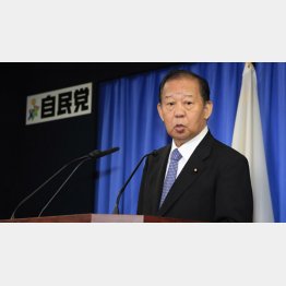 官邸へのあてつけ（二階俊博自民党幹事長）／（Ｃ）日刊ゲンダイ