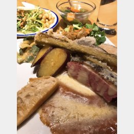 大皿にこんもりと（Ｃ）日刊ゲンダイ