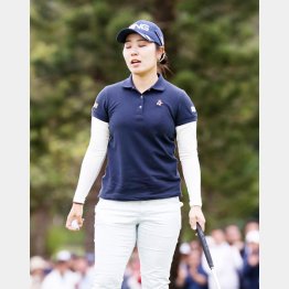 優勝を決めてようやく安堵の表情を見せた比嘉（Ｃ）日刊ゲンダイ