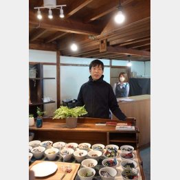 工場見学した「西山」。カラフルな器が多い（波佐見）（Ｃ）日刊ゲンダイ