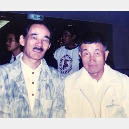 杉原輝雄プロと（左が神津義行さん）／（提供写真）