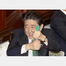 笑いが止まらない？（Ｃ）日刊ゲンダイ