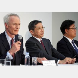 どうなる？（左からスナール会長、西川社長、益子会長）／（Ｃ）日刊ゲンダイ