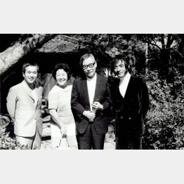 「家族そろって歌合戦」の審査員メンバー（左から市川昭介、笠置シヅ子、高木東六、神津善行）／（提供写真）