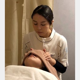 セラピストの國友恵さん（Ｃ）日刊ゲンダイ