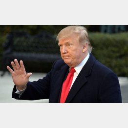 トランプ米大統領（Ｃ）ロイター