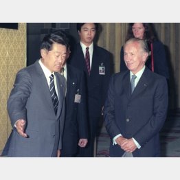 堤さん（左）は当時のＩＯＣ会長・サマランチ氏とも親しかった（Ｃ）共同通信社