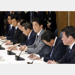 次回、どうなる？（３月の月例経済報告の閣僚会議）／（Ｃ）共同通信社