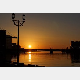 “世界三大夕日”に心がなごむ（釧路市）／（Ｃ）日刊ゲンダイ