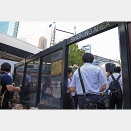 ルールを守って喫煙しているのに…（Ｃ）日刊ゲンダイ