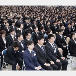 好ましいのは黒か紺色のスーツ（Ｃ）共同通信社