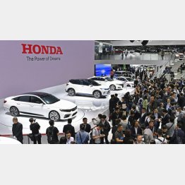 リチウムイオン2次電池はＥＶの基幹部品（北京国際モーターショーのホンダの展示ブース）／（Ｃ）共同通信社