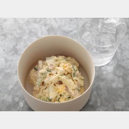 合う酒＝焼酎のロック（Ｃ）日刊ゲンダイ