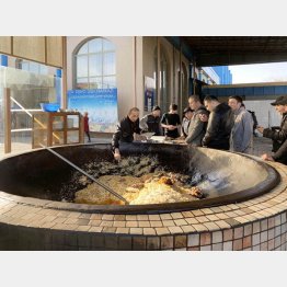 プロフの鍋（撮影：矢巻美穂）